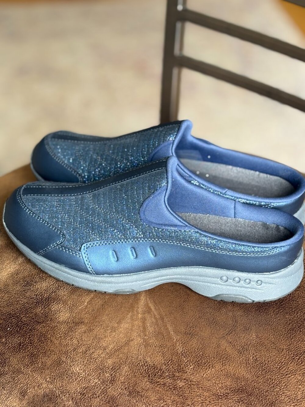 NWOT Easy Spirit Traveltime Clogs Blue Glitter size 9.5M